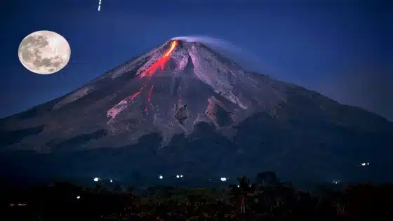 انفجار أعلى وأنشط بركان في أوروبا